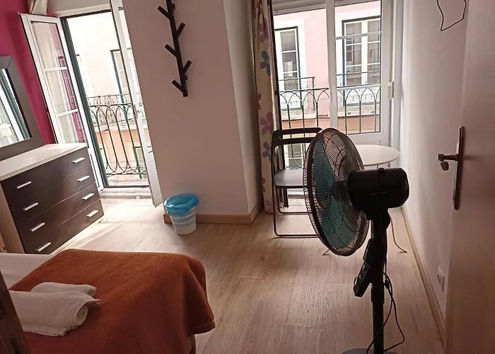 Martim Moniz 28 Guest House Lisbona